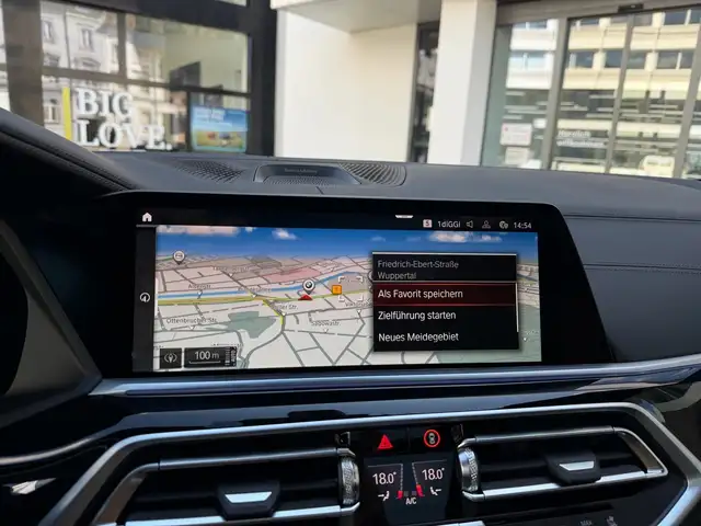 BMW X5 M view 10