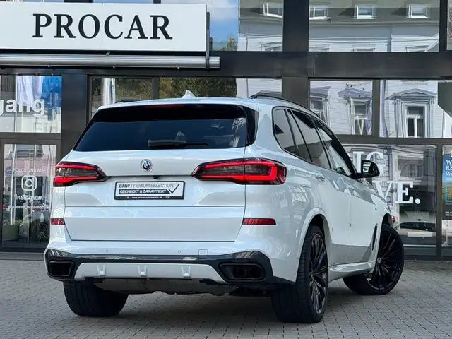 BMW X5 M view 2