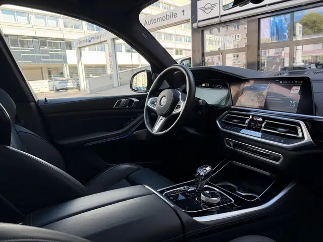 BMW X5 M view 5