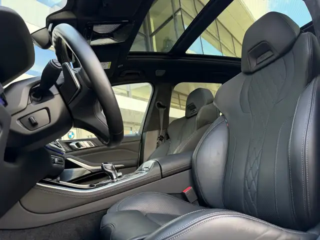 BMW X5 M view 8