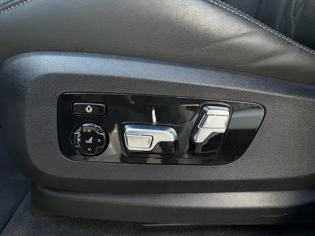 BMW X5 M view 7