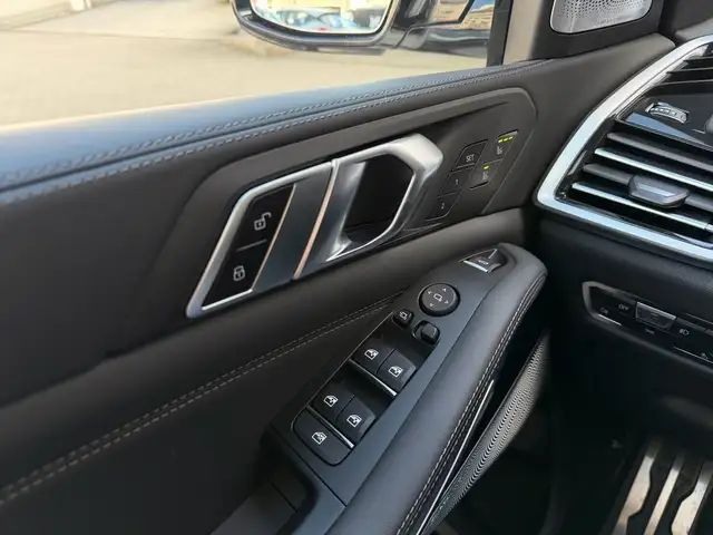 BMW X5 M view 18
