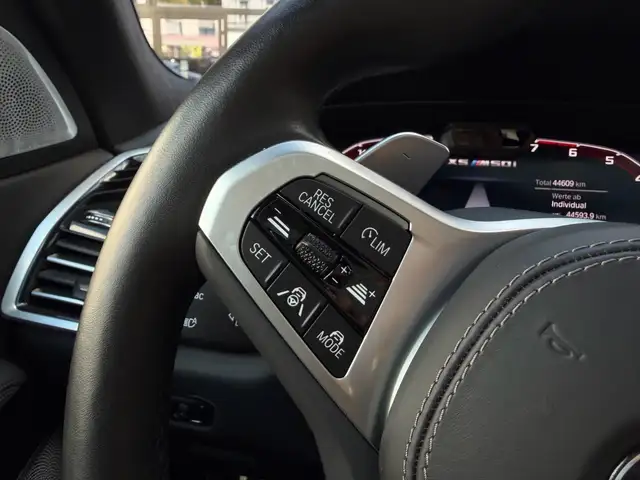 BMW X5 M view 17