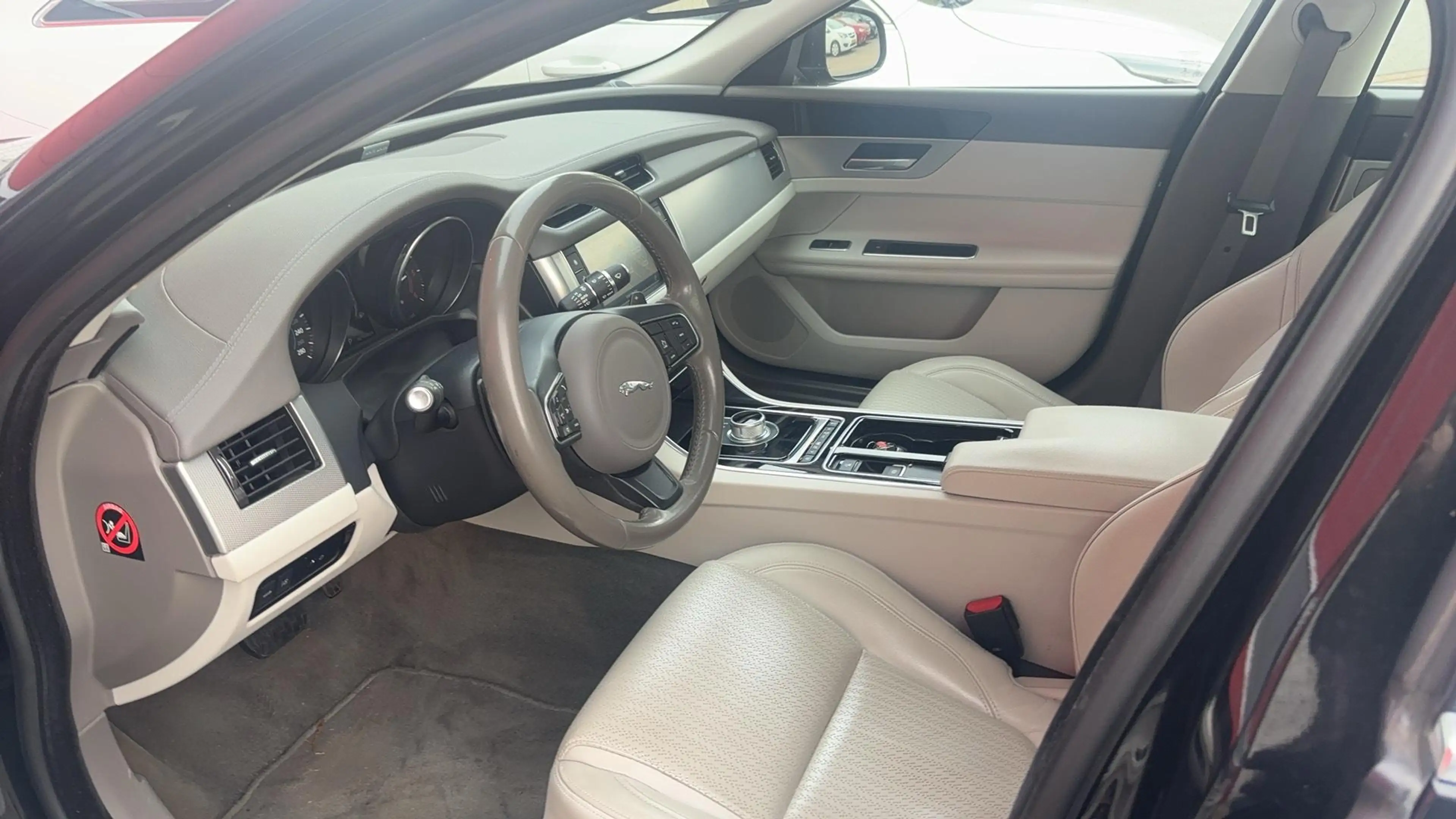 Jaguar XF 2.0d Portfolio DEALER OH / TREKHAAK / XENON / NAVI — photo 4