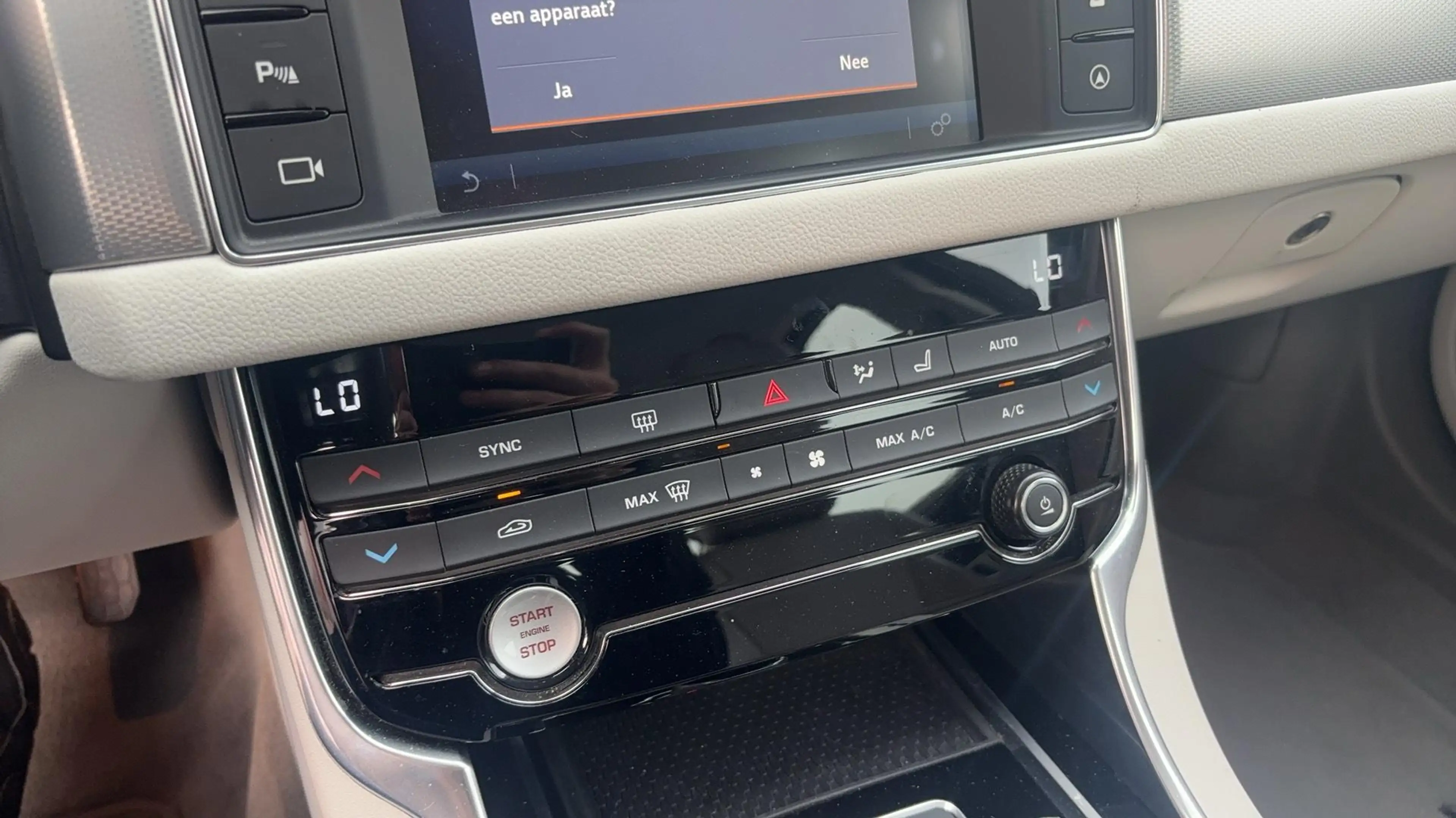 Jaguar XF 2.0d Portfolio DEALER OH / TREKHAAK / XENON / NAVI — photo 13