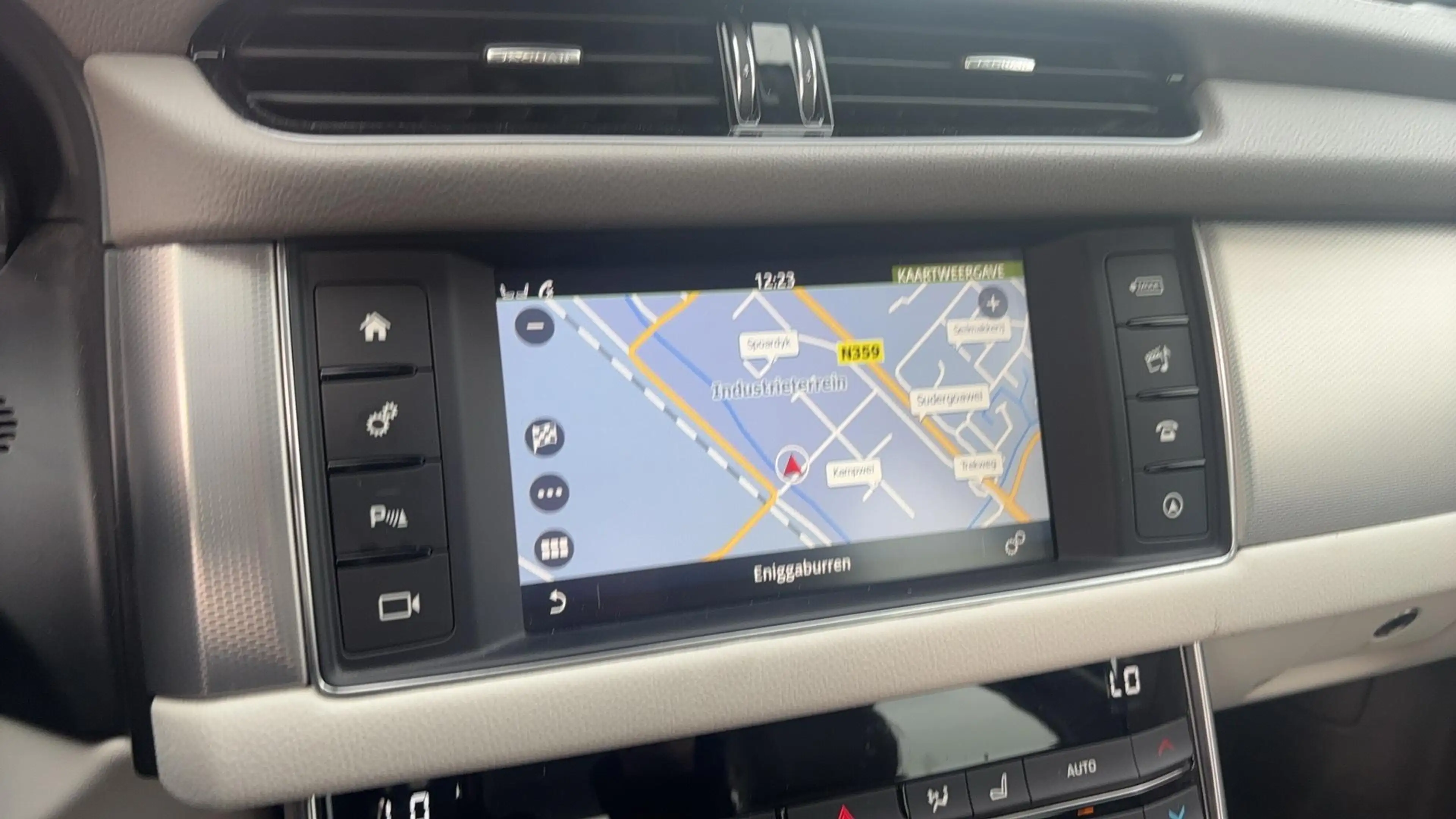 Jaguar XF 2.0d Portfolio DEALER OH / TREKHAAK / XENON / NAVI — photo 9