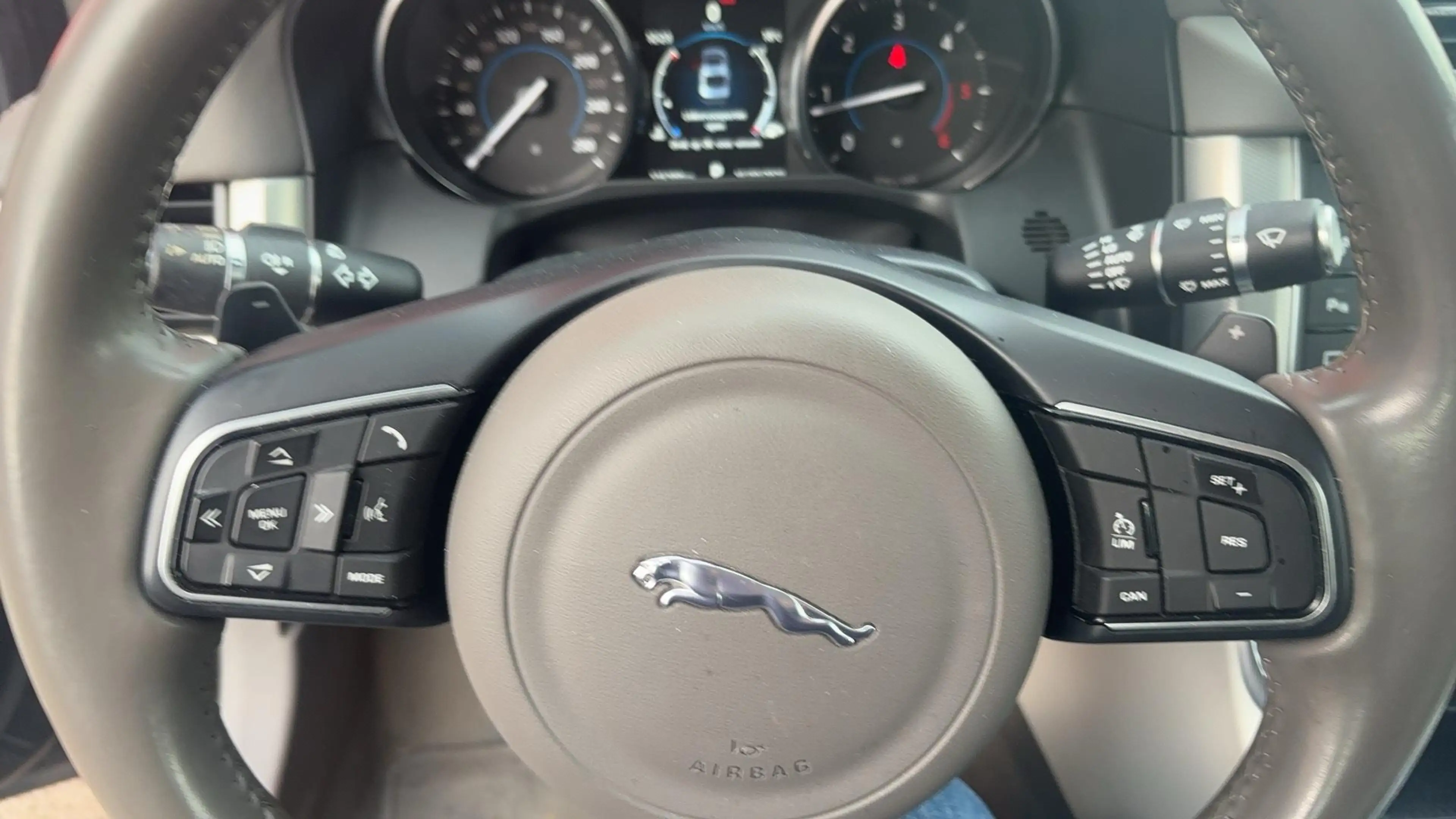 Jaguar XF 2.0d Portfolio DEALER OH / TREKHAAK / XENON / NAVI — photo 8