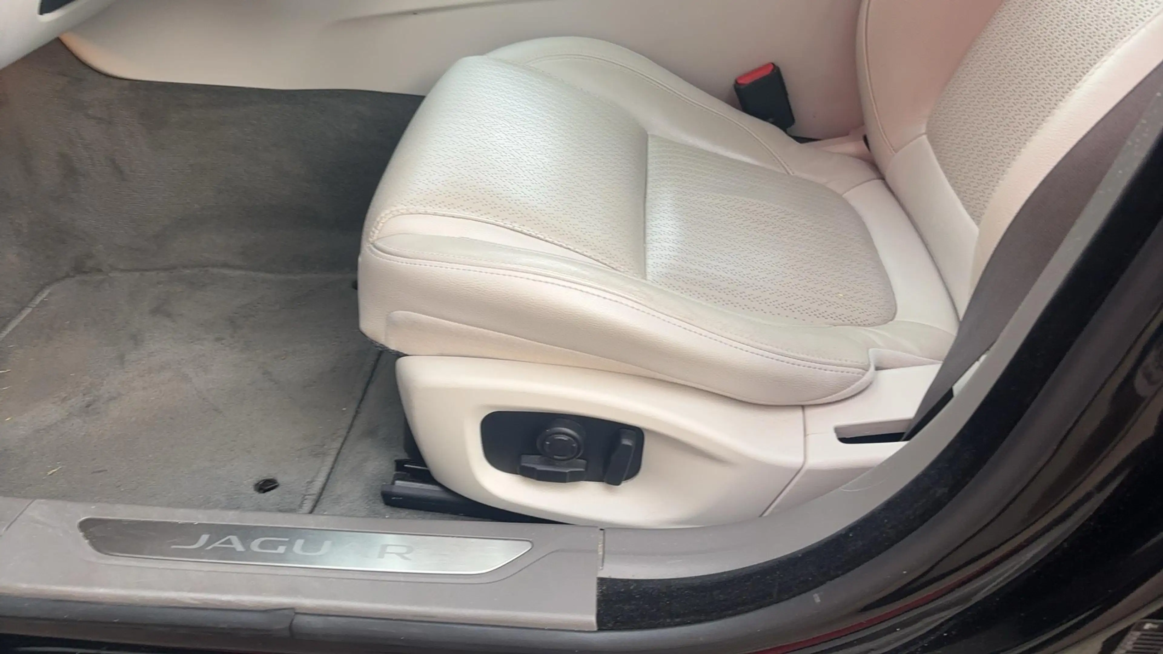 Jaguar XF 2.0d Portfolio DEALER OH / TREKHAAK / XENON / NAVI — photo 5