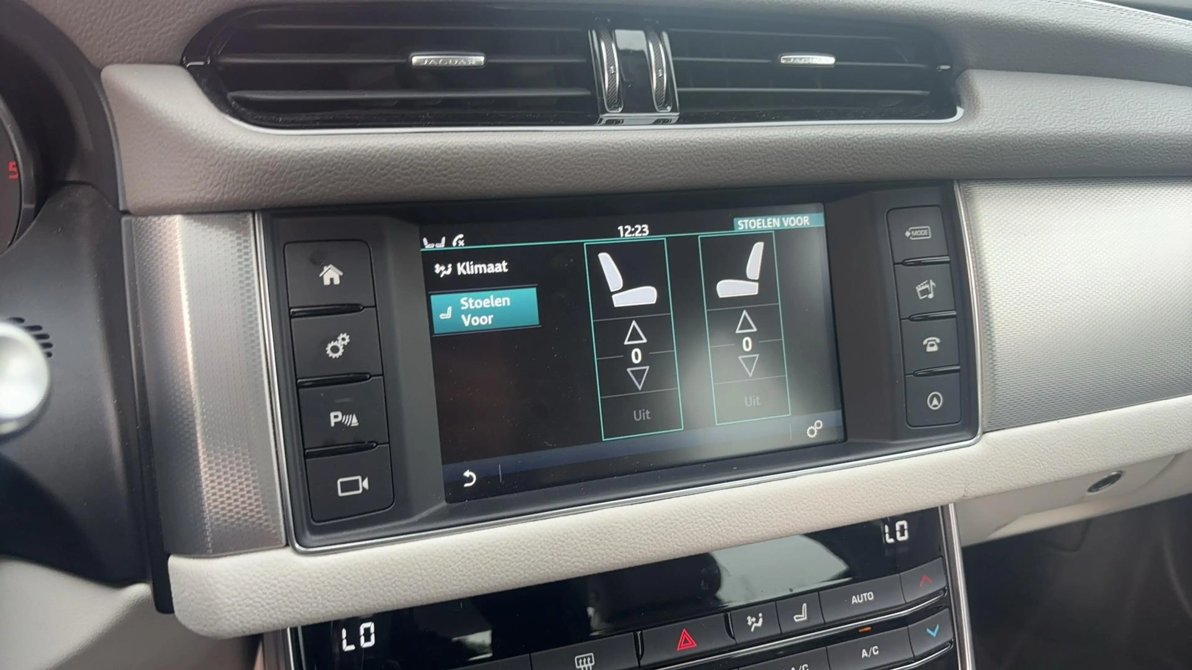 Jaguar XF 2.0d Portfolio DEALER OH / TREKHAAK / XENON / NAVI — photo 14