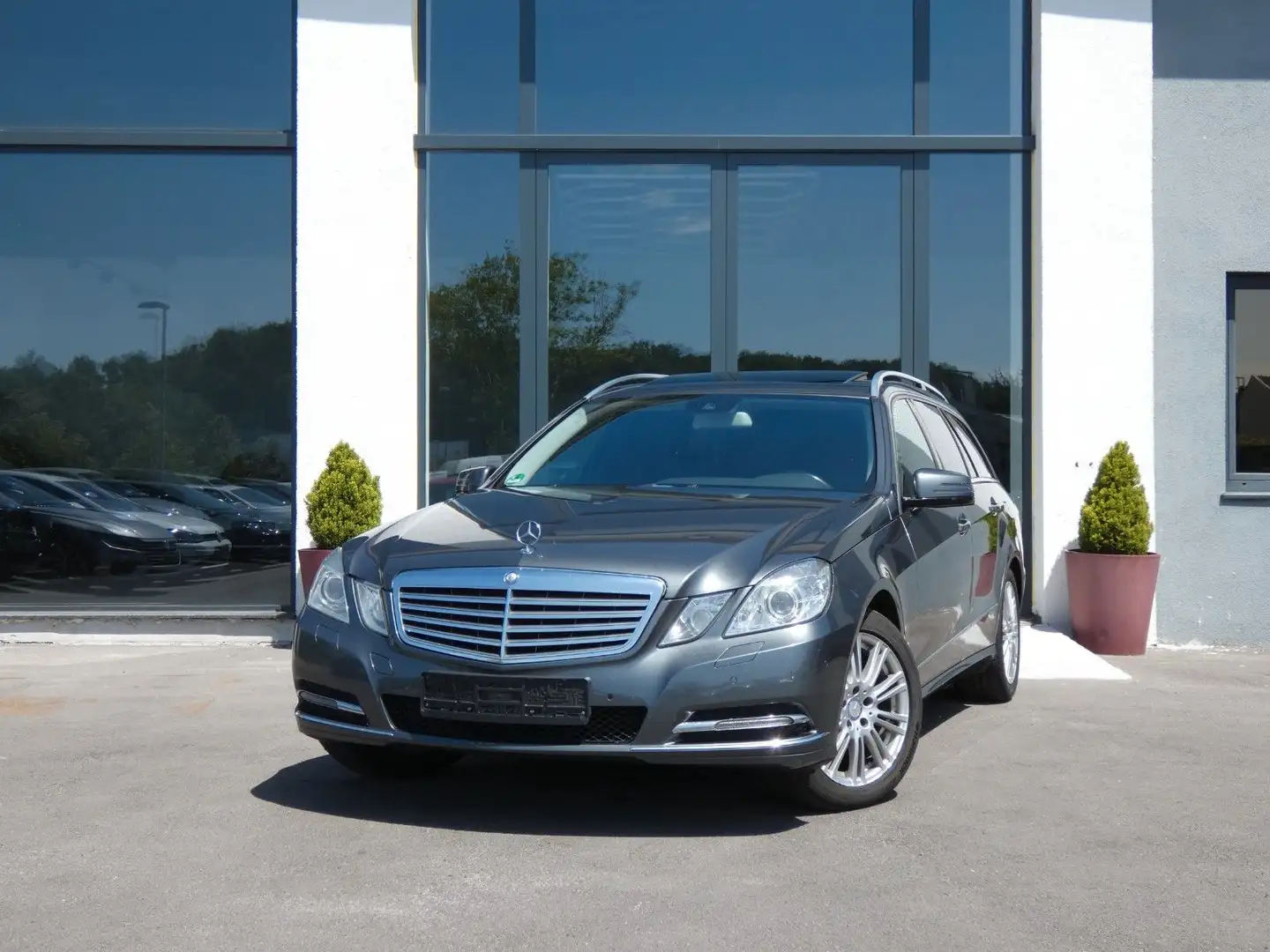 Mercedes-Benz E 220 CDI T*Navi*Klima*Shz*Pdc*Bi-Xenon* Grau - 1