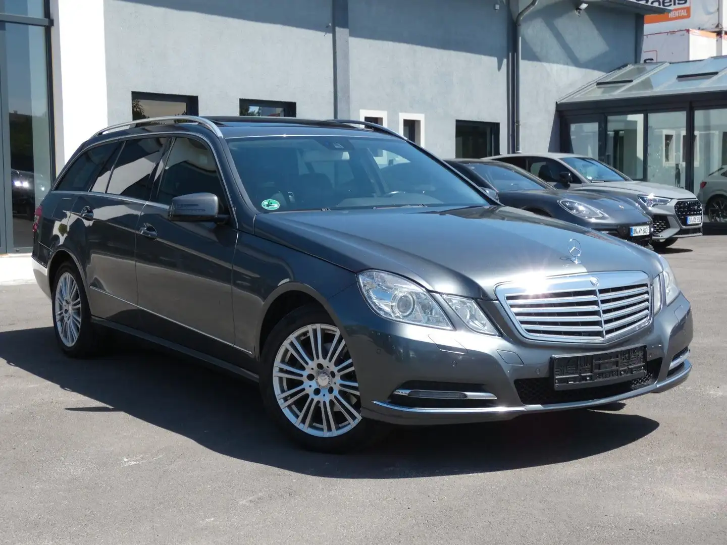 Mercedes-Benz E 220 CDI T*Navi*Klima*Shz*Pdc*Bi-Xenon* Grau - 2