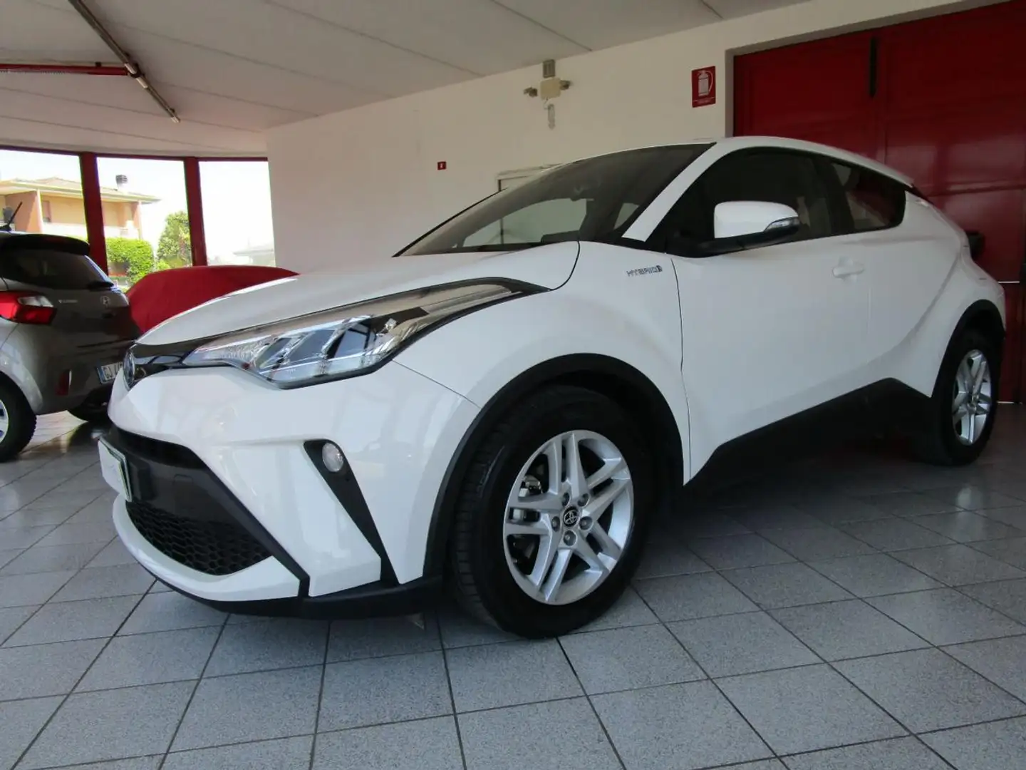 Toyota C-HR 1.8 Hybrid E-CVT Active Blanc - 1