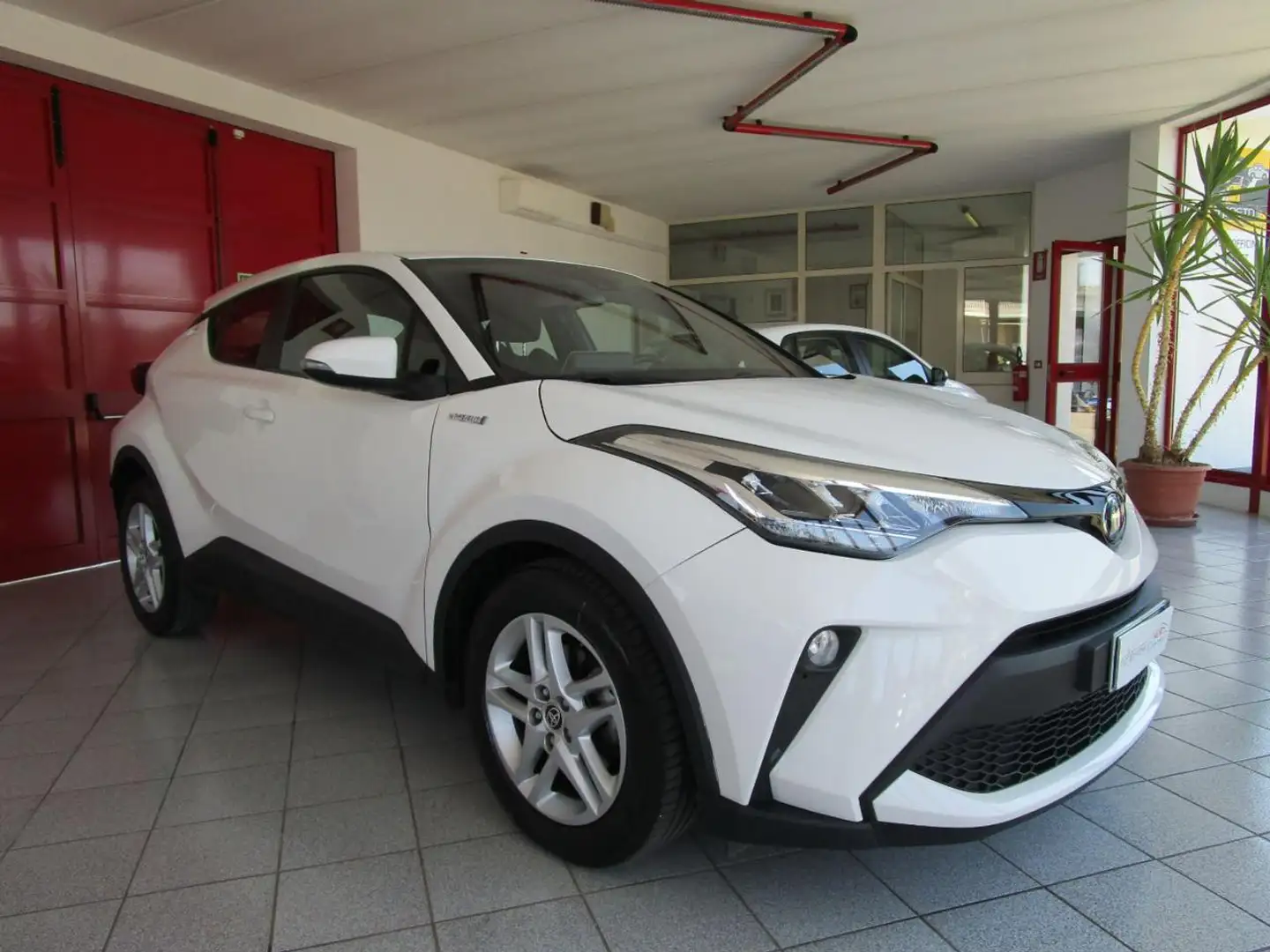 Toyota C-HR 1.8 Hybrid E-CVT Active Blanc - 2