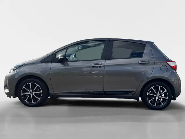 Toyota Yaris view 3