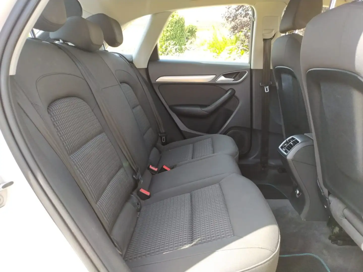 Audi Q3 2.0TDI 150CV DESIGN 5P Blanc - 2