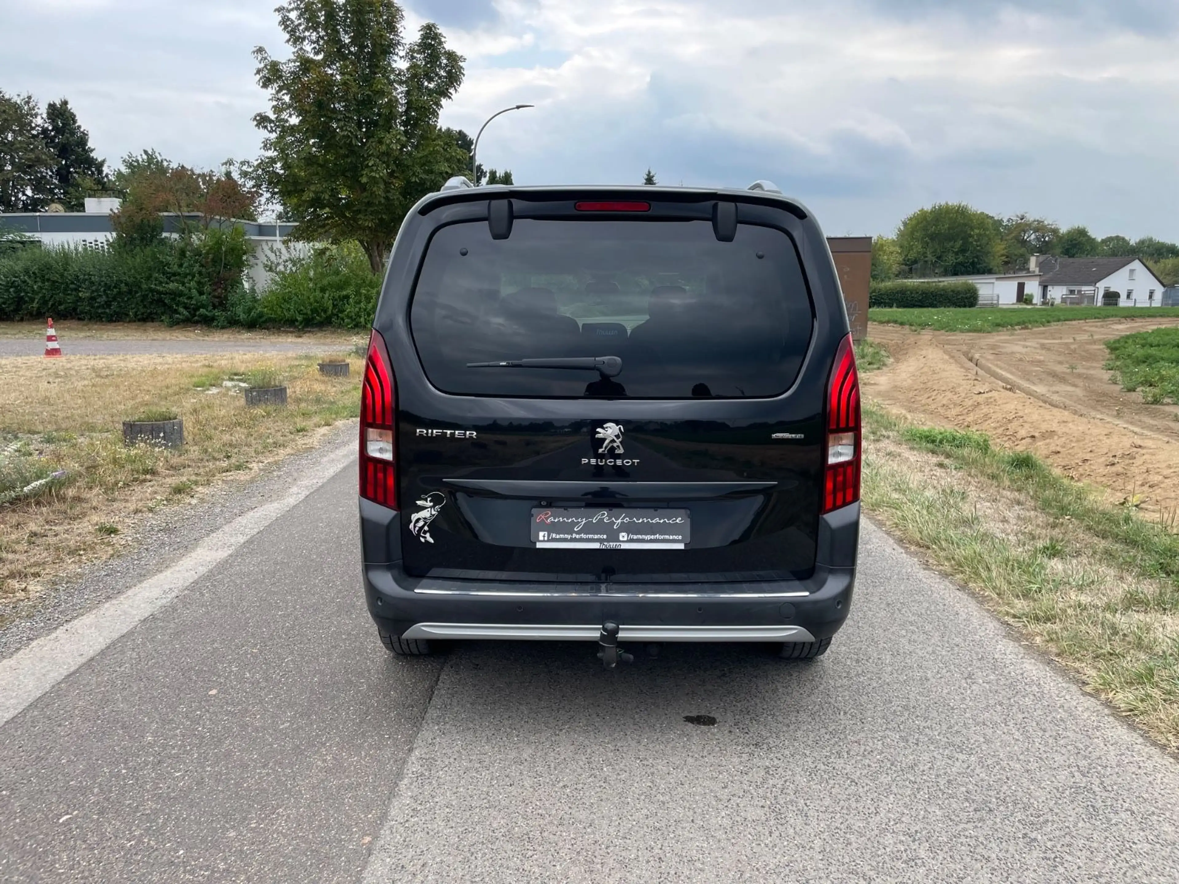 Peugeot Rifter Allure L2*7Sitzer*Automatik*AHK* GT LINE — photo 6