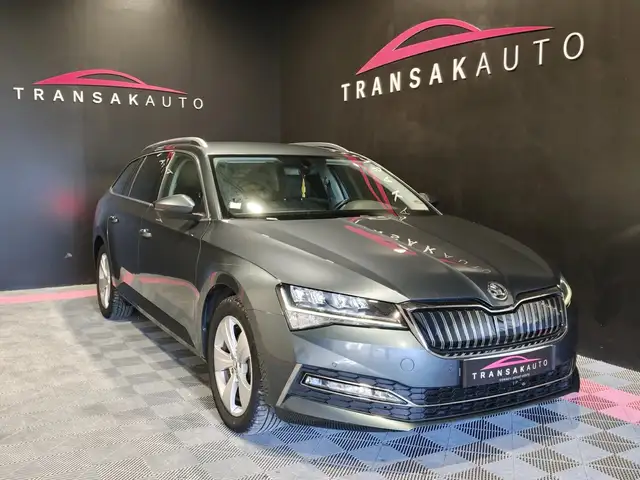 Skoda Superb COMBI 1.4 TSI PHEV 218 ch DSG6 BUSINESS HYBRIDE RECHARGEABLE ENTRETIEN SOH DISPO VIDANGE BVA OK CARPLAY CAMERA DE RECUL C
