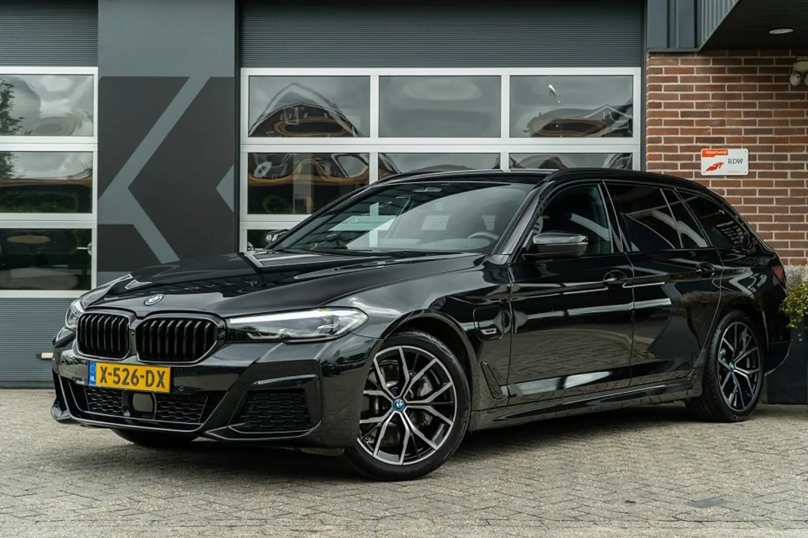 BMW 530 530e Business Edition Plus | M Sport | Leder | Cam Noir - 1