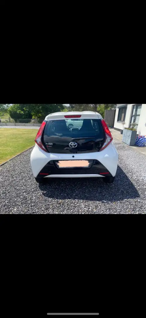 Toyota Aygo x-play Blanc - 2