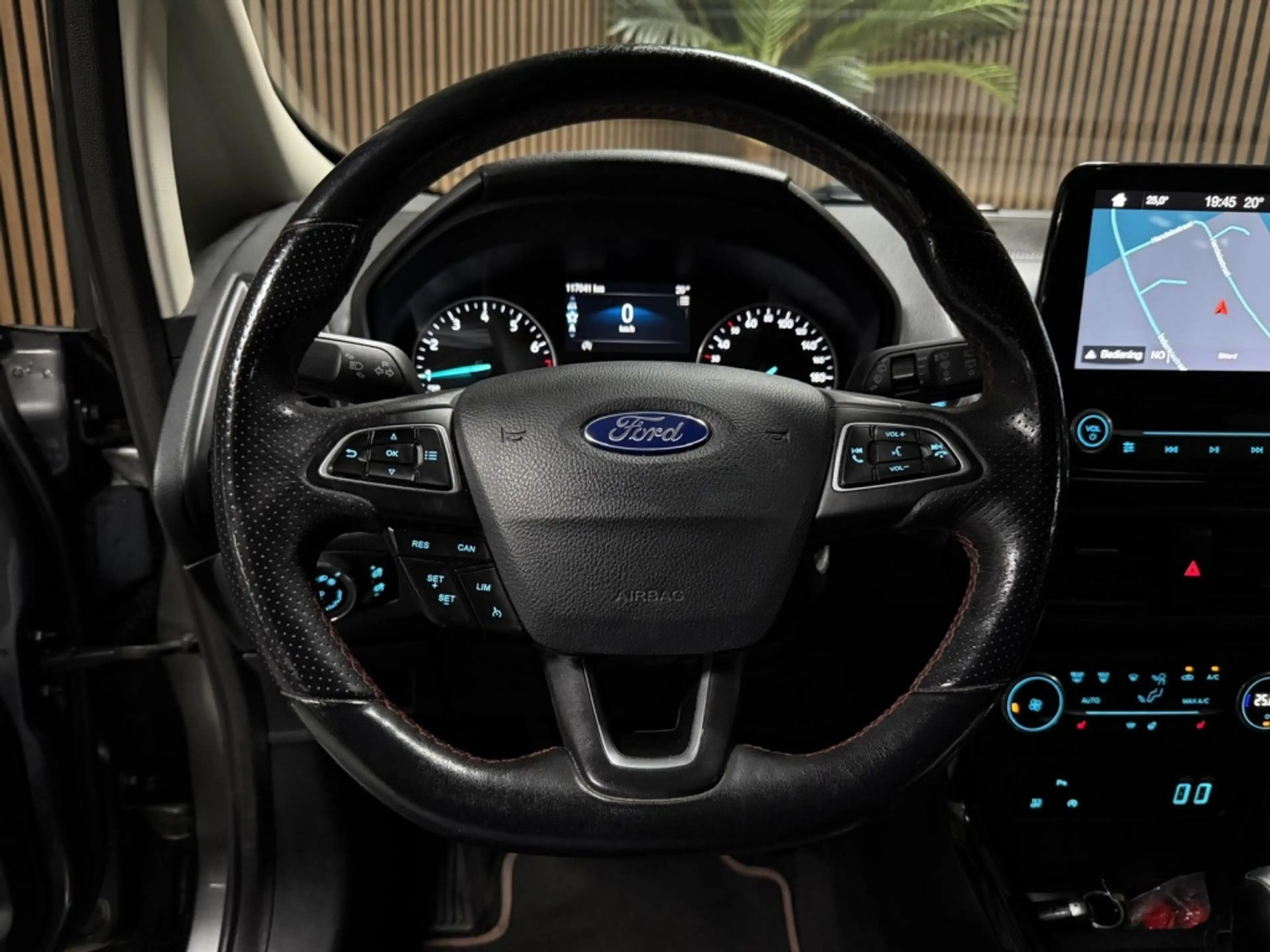 Ford EcoSport 1.0 EcoBoost — photo 12