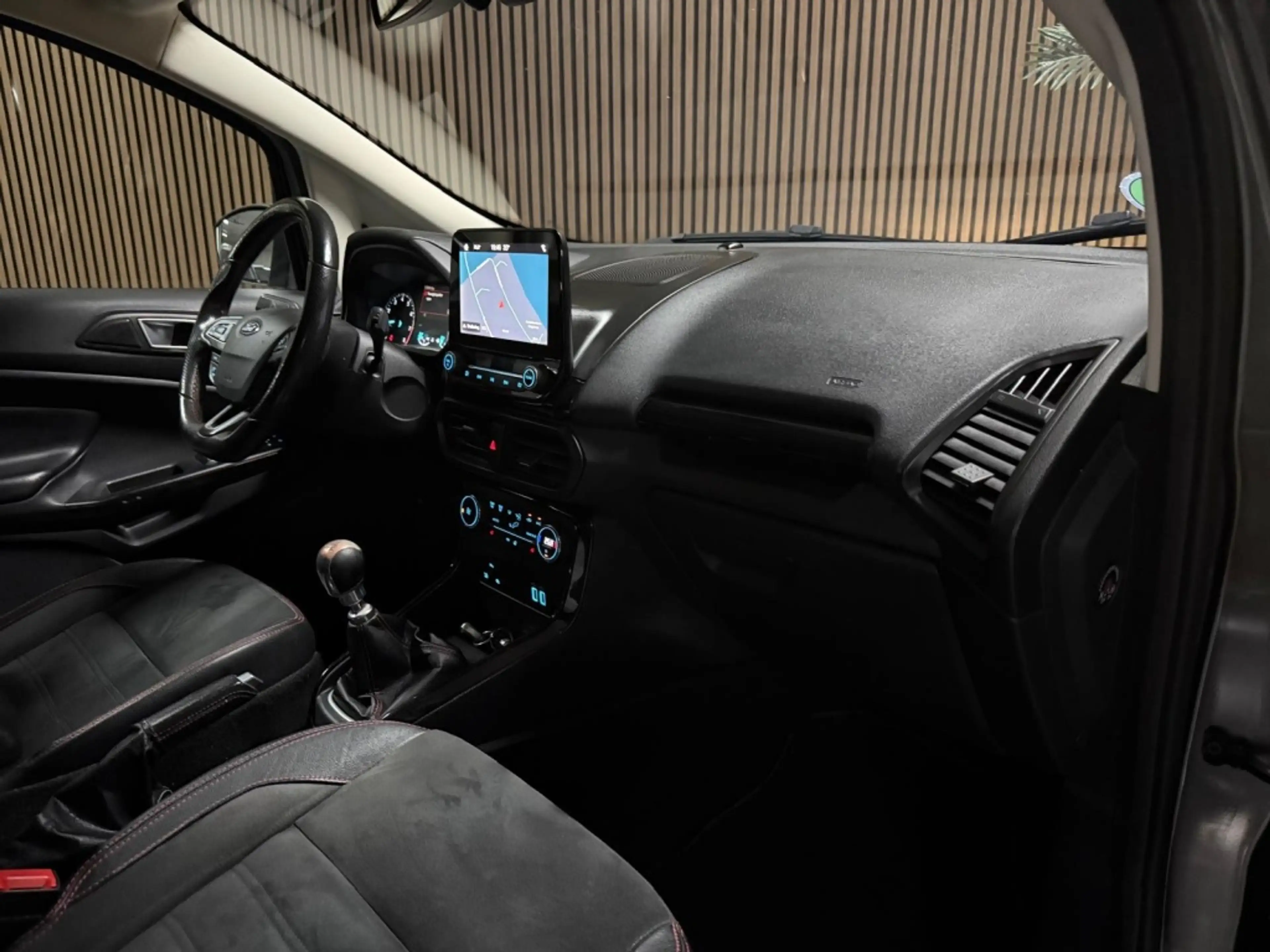 Ford EcoSport 1.0 EcoBoost — photo 10
