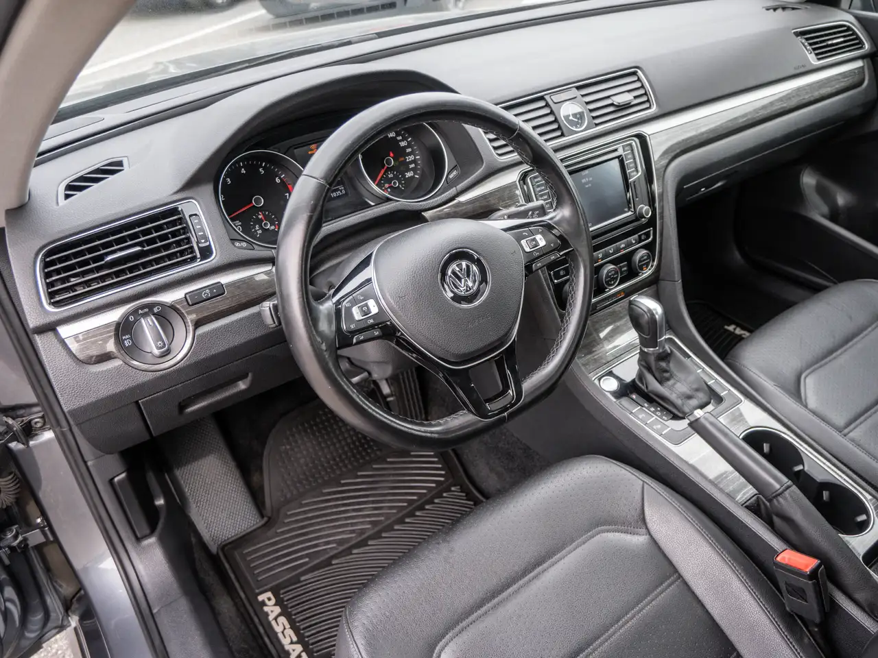 Volkswagen Passat photo Volkswagen Passat