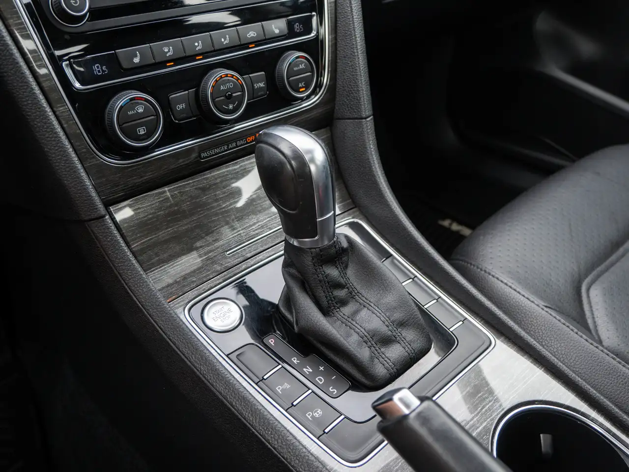 Volkswagen Passat photo Volkswagen Passat