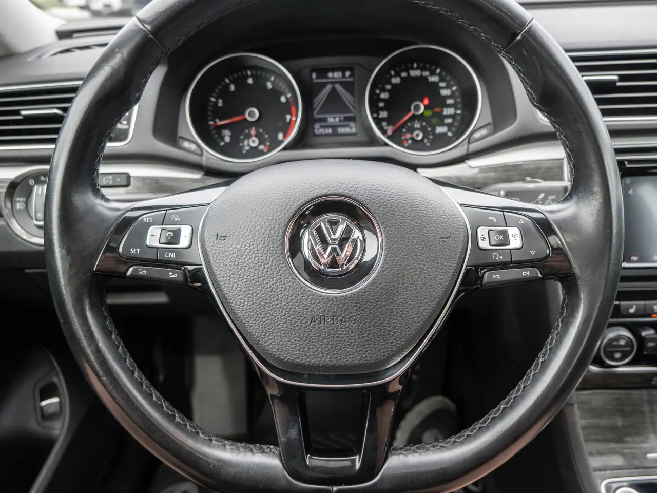 Volkswagen Passat photo Volkswagen Passat