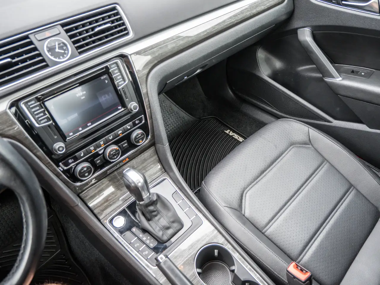 Volkswagen Passat photo Volkswagen Passat