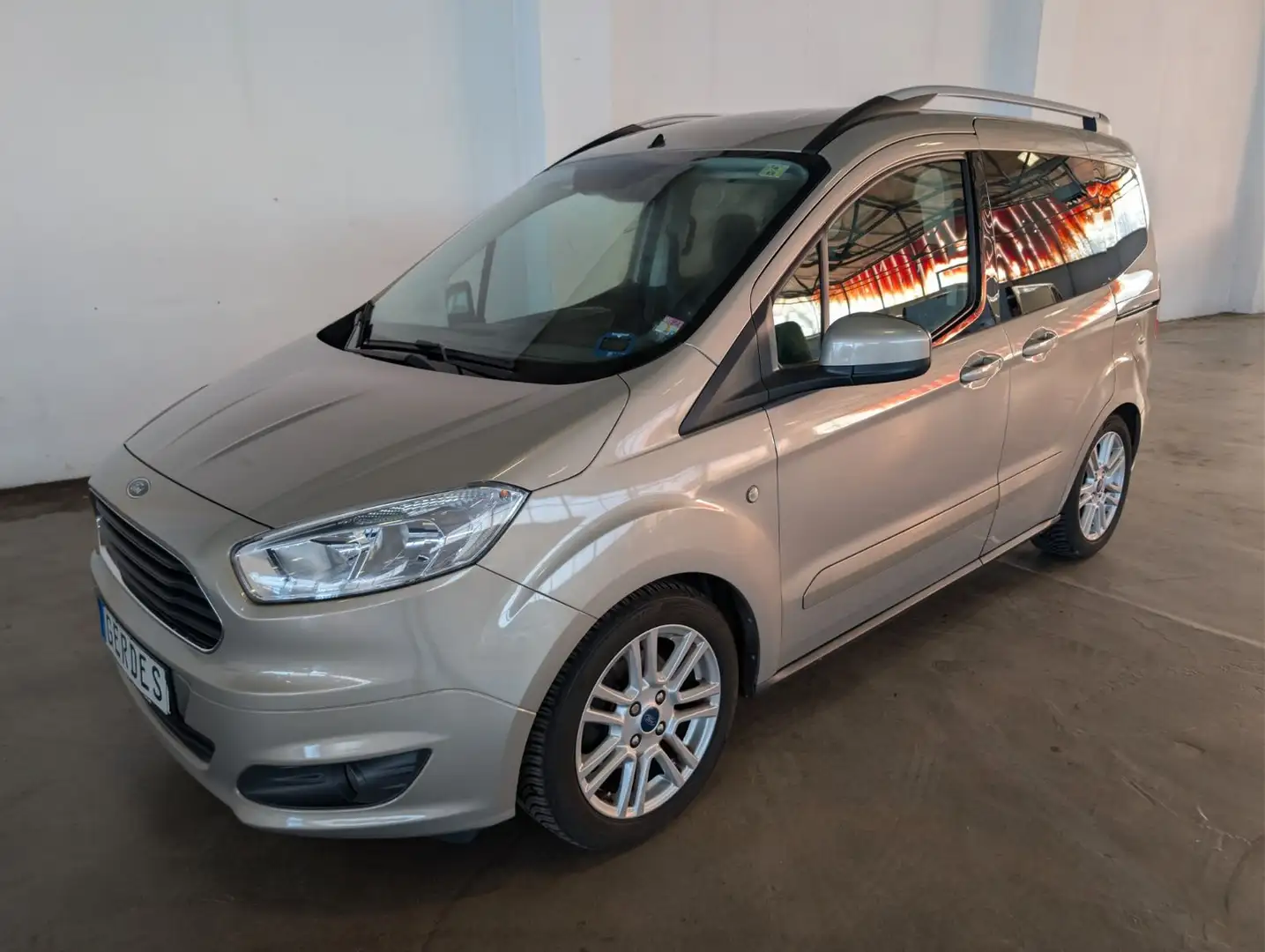 Ford Tourneo Courier Trend 1.6 TDCi Plateado - 2