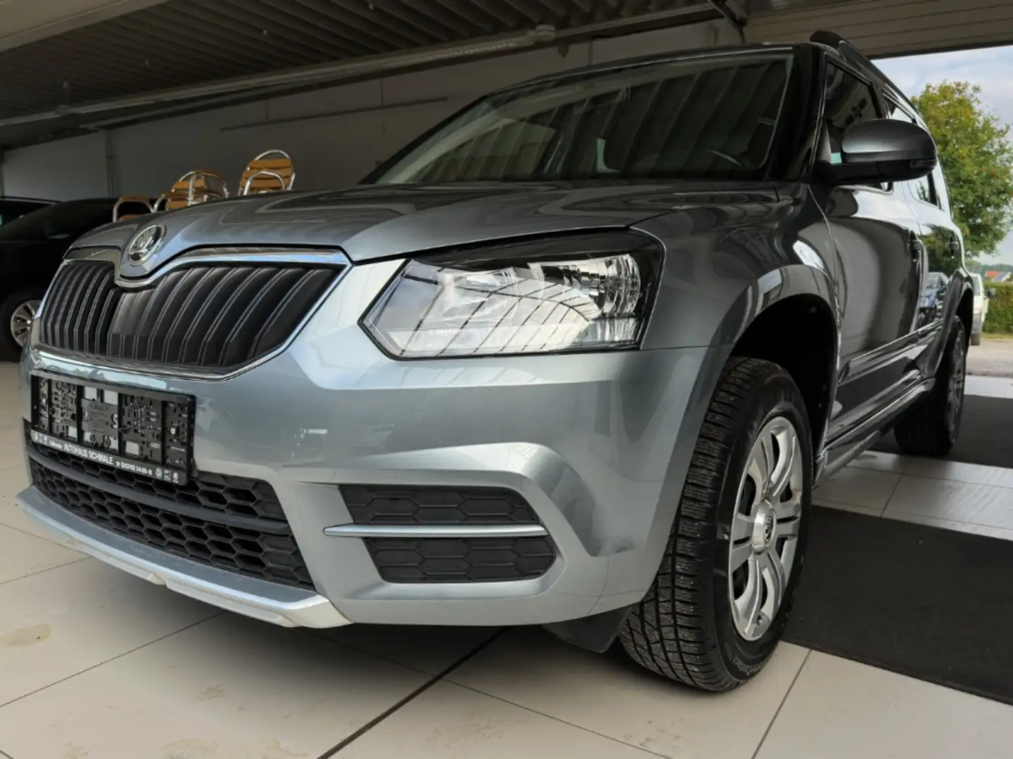 Skoda Yeti Cool Edition 1.2 TSI AHK-abnehmbar SHZ PDC Klima e Gri - 2