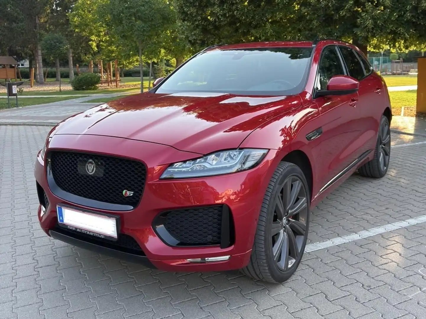 Jaguar F-Pace F-Pace S AWD S Aut. S Rot - 2