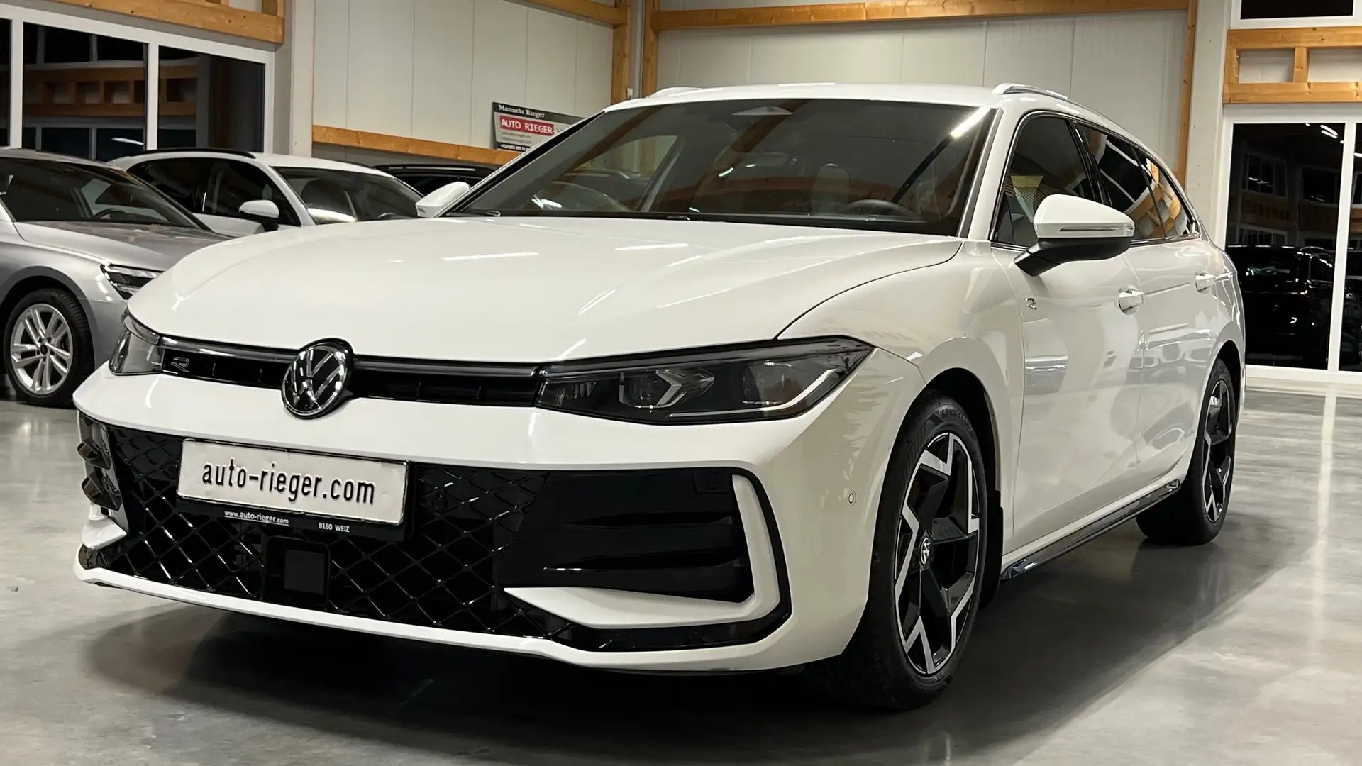 Volkswagen Passat Variant 2.0 TDI 142 kW 4Motion R-Line Massage, AHK, ACC Weiß - 2