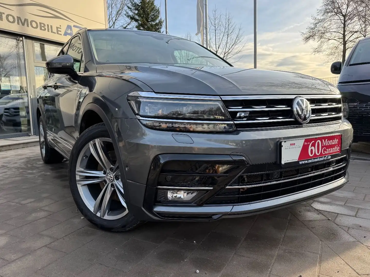 Volkswagen Tiguan Highline BMT 4Motion R-Line *1.HAND/PANO* Gris - 1