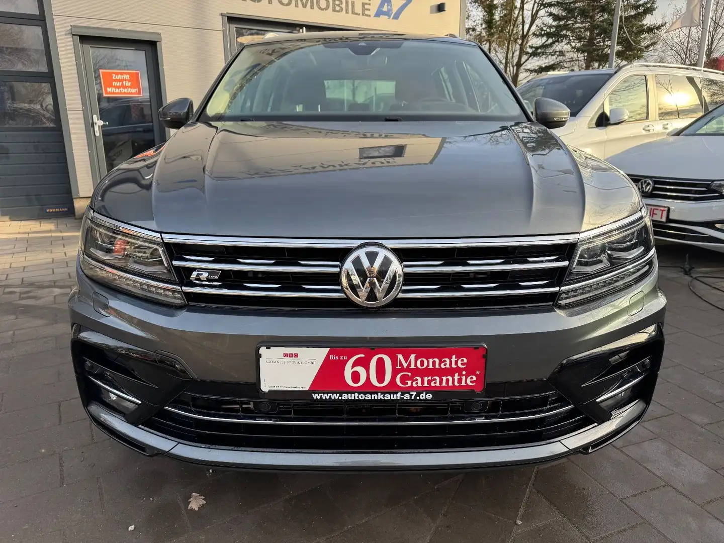 Volkswagen Tiguan Highline BMT 4Motion R-Line *1.HAND/PANO* Gris - 2