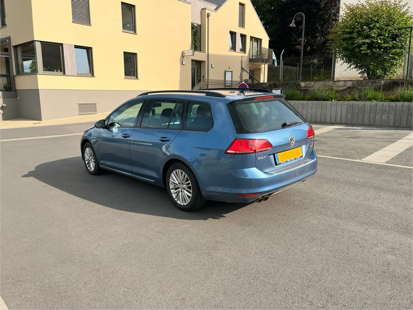 Volkswagen Golf Variant 1.6 TDI 4MOTION BlueMotion Technology Comfortline Bleu - 1