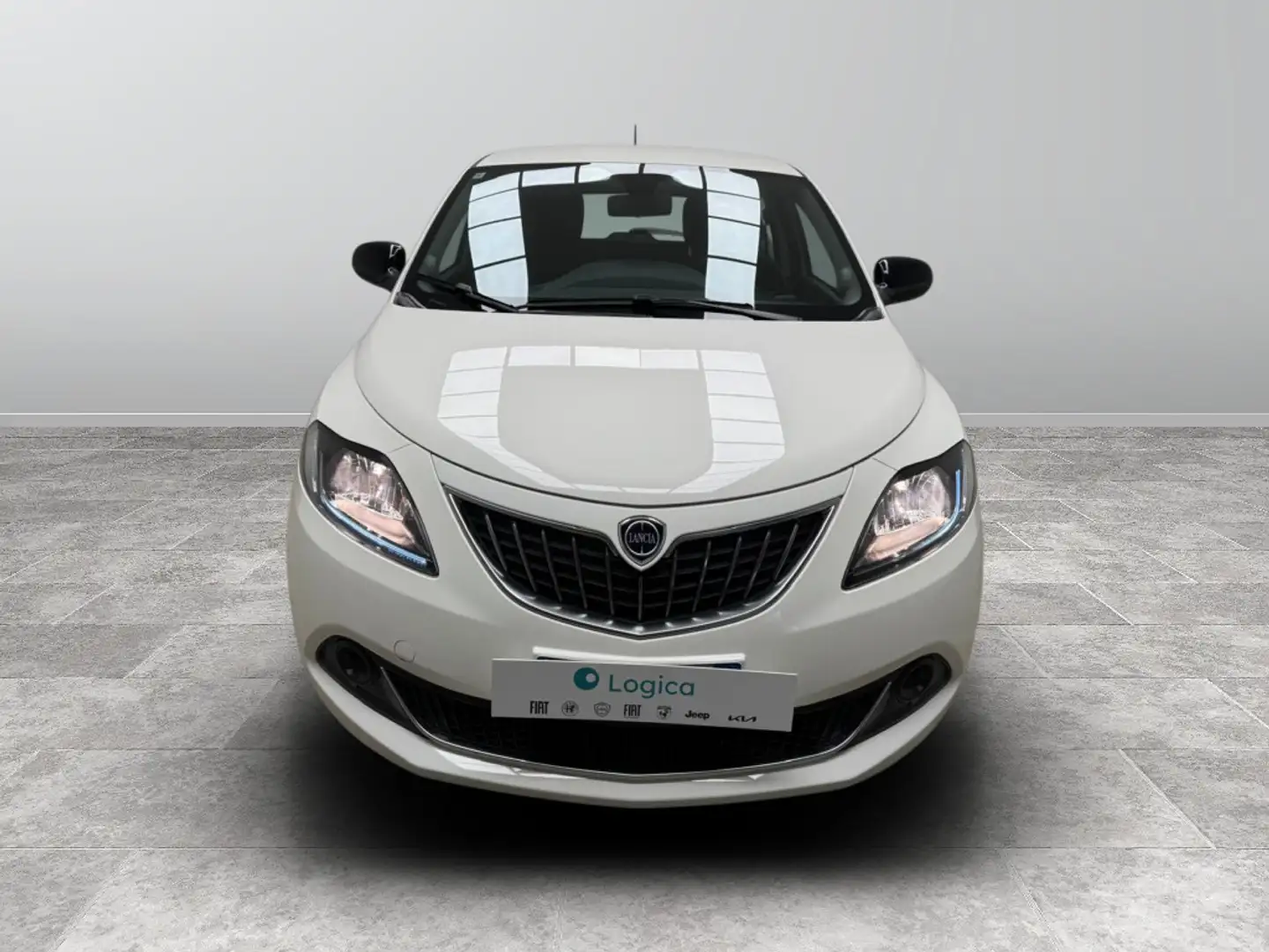 Lancia Ypsilon 1.0 FireFly Hybrid Silver Wit - 2