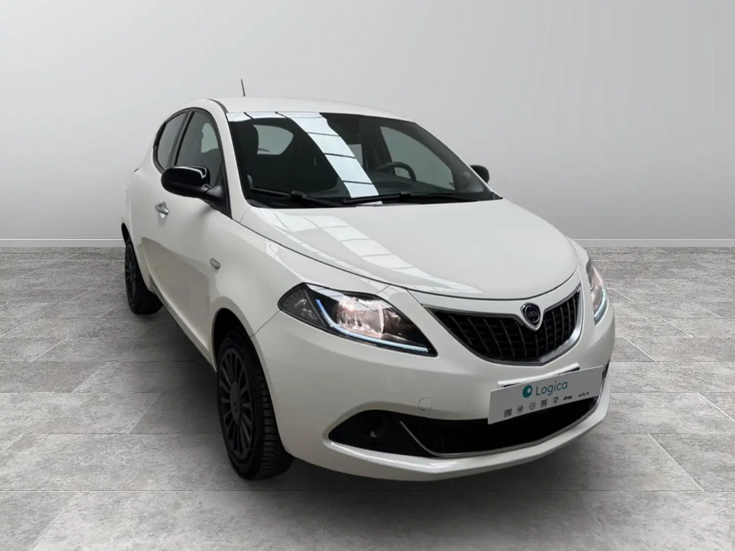 Lancia Ypsilon 1.0 FireFly Hybrid Silver Wit - 1