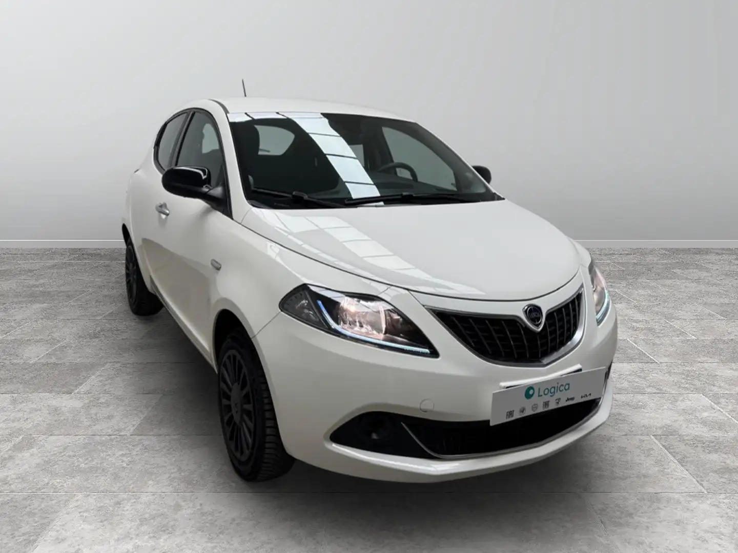 Lancia Ypsilon 1.0 FireFly Hybrid Silver Bianco - 1