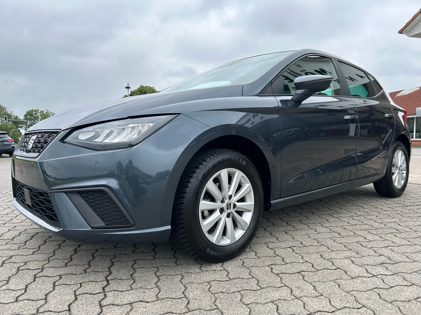 SEAT Ibiza Style 1.0 TSI / Sitzheizung Full Link 70 kW (95... Grau - 1