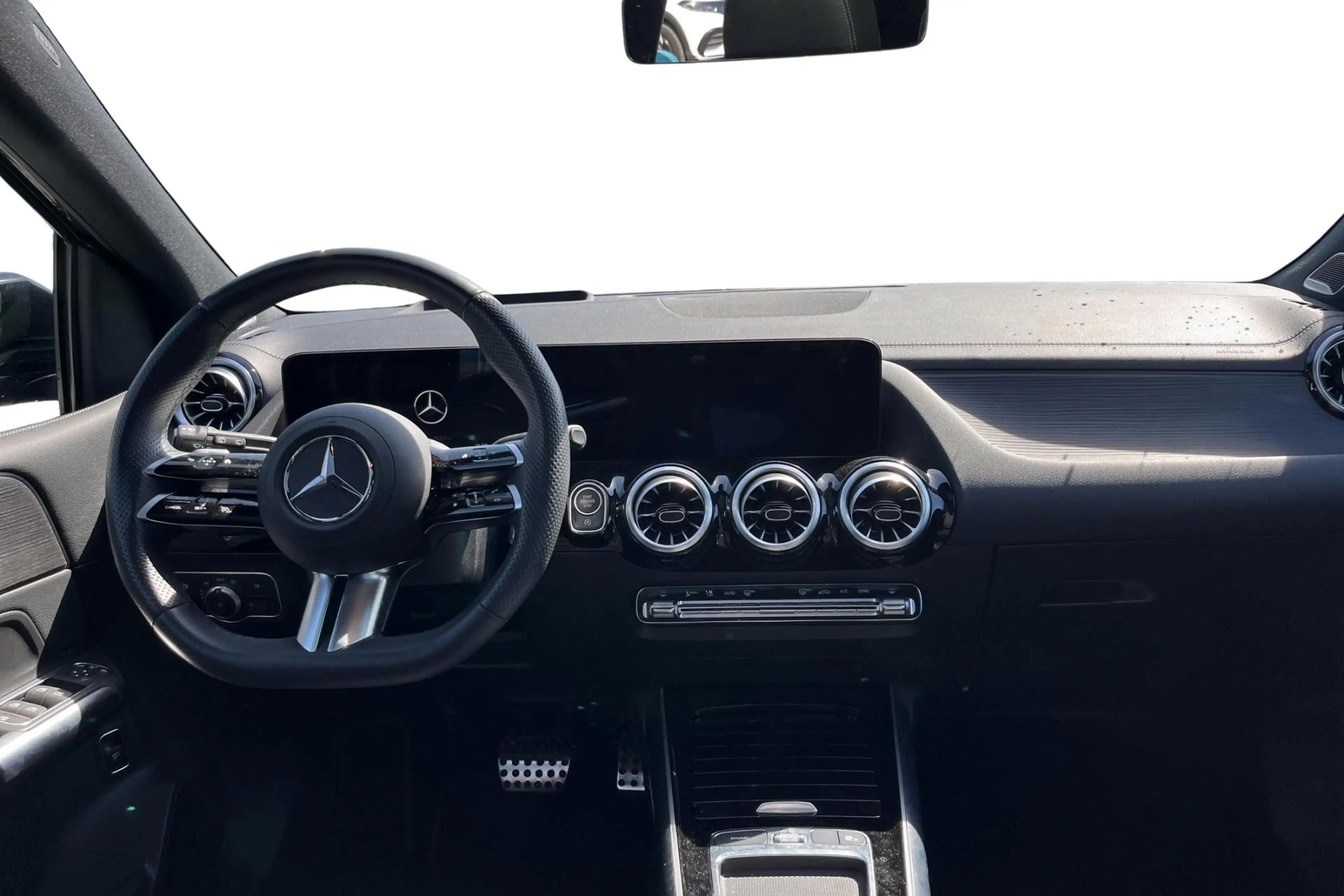 Mercedes-Benz B 200 B AMG Line — photo 12