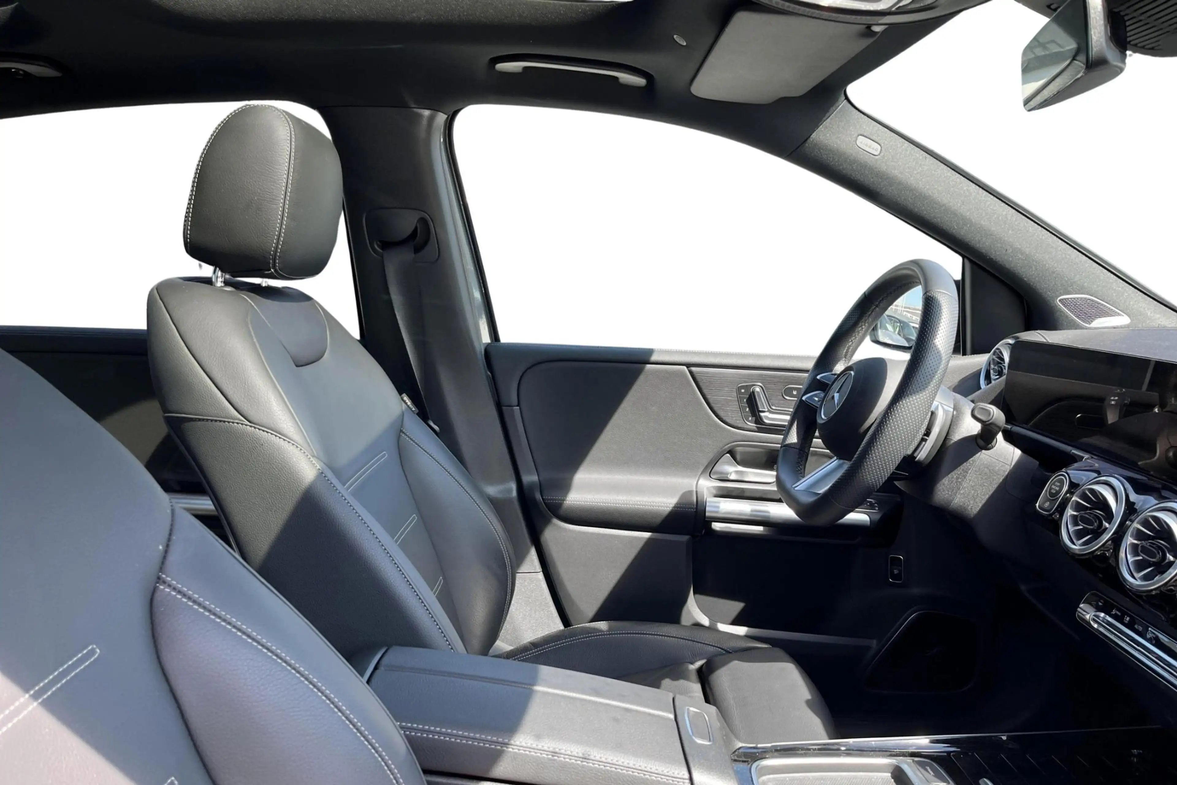 Mercedes-Benz B 200 B AMG Line — photo 6