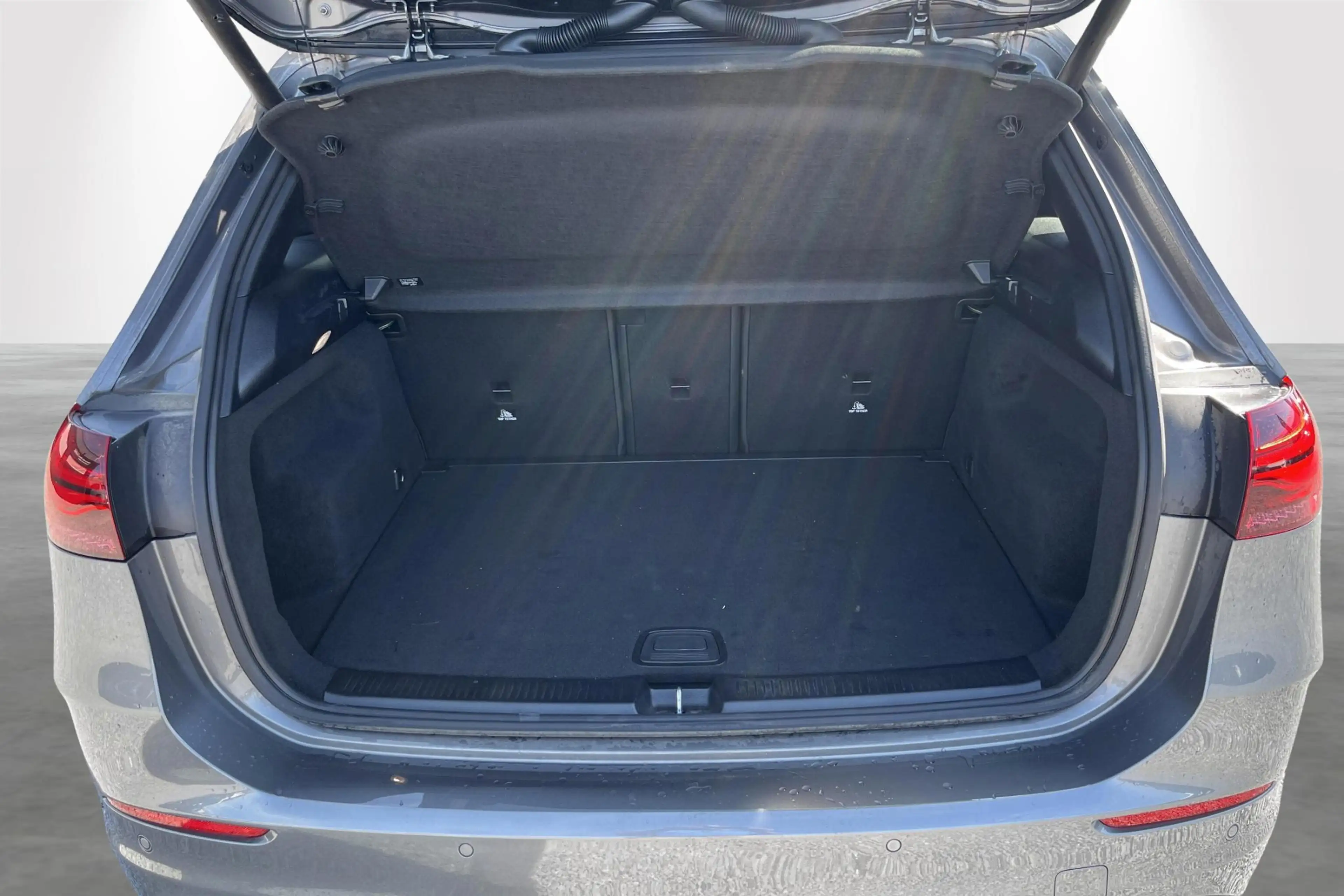 Mercedes-Benz B 200 B AMG Line — photo 10