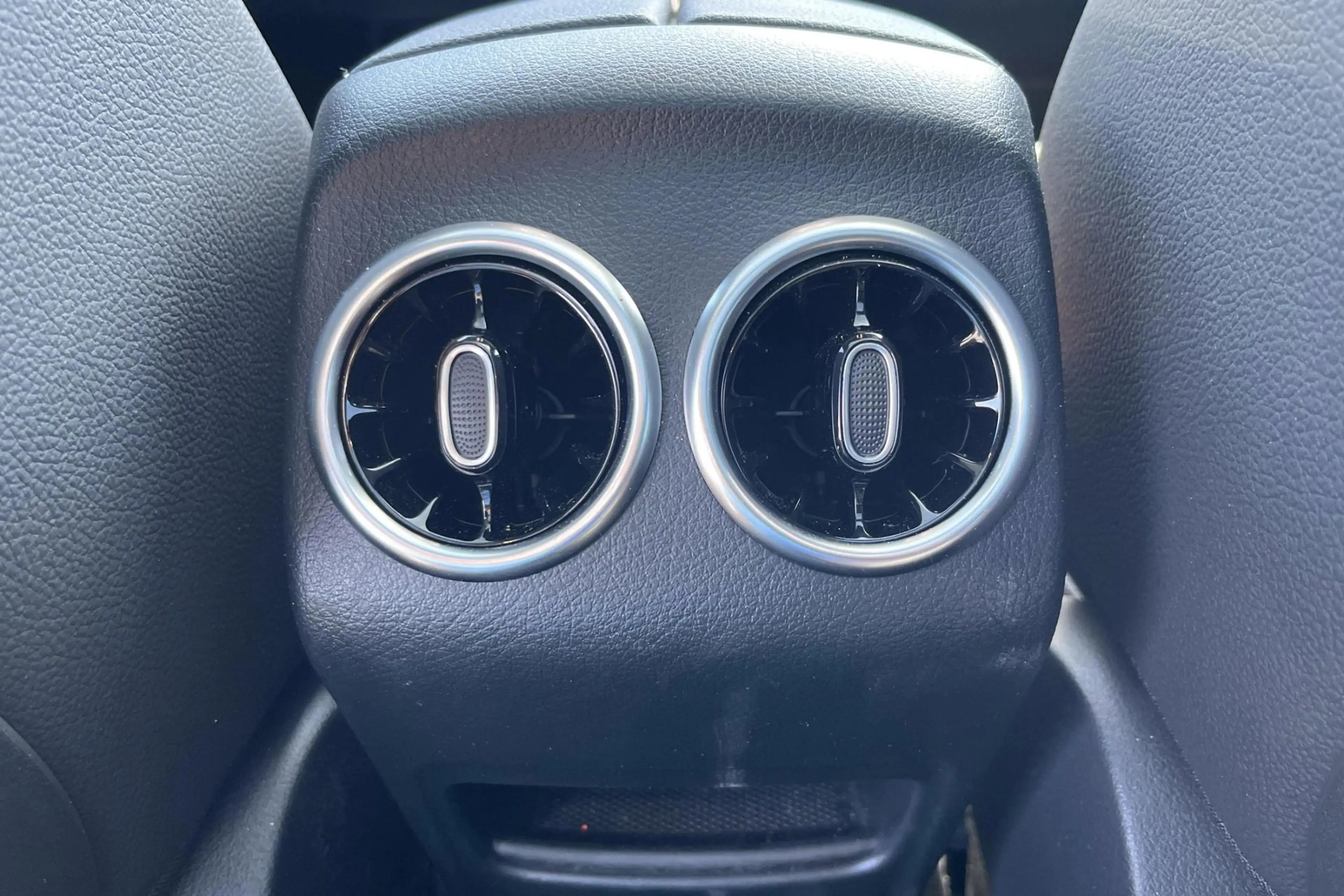 Mercedes-Benz B 200 B AMG Line — photo 13