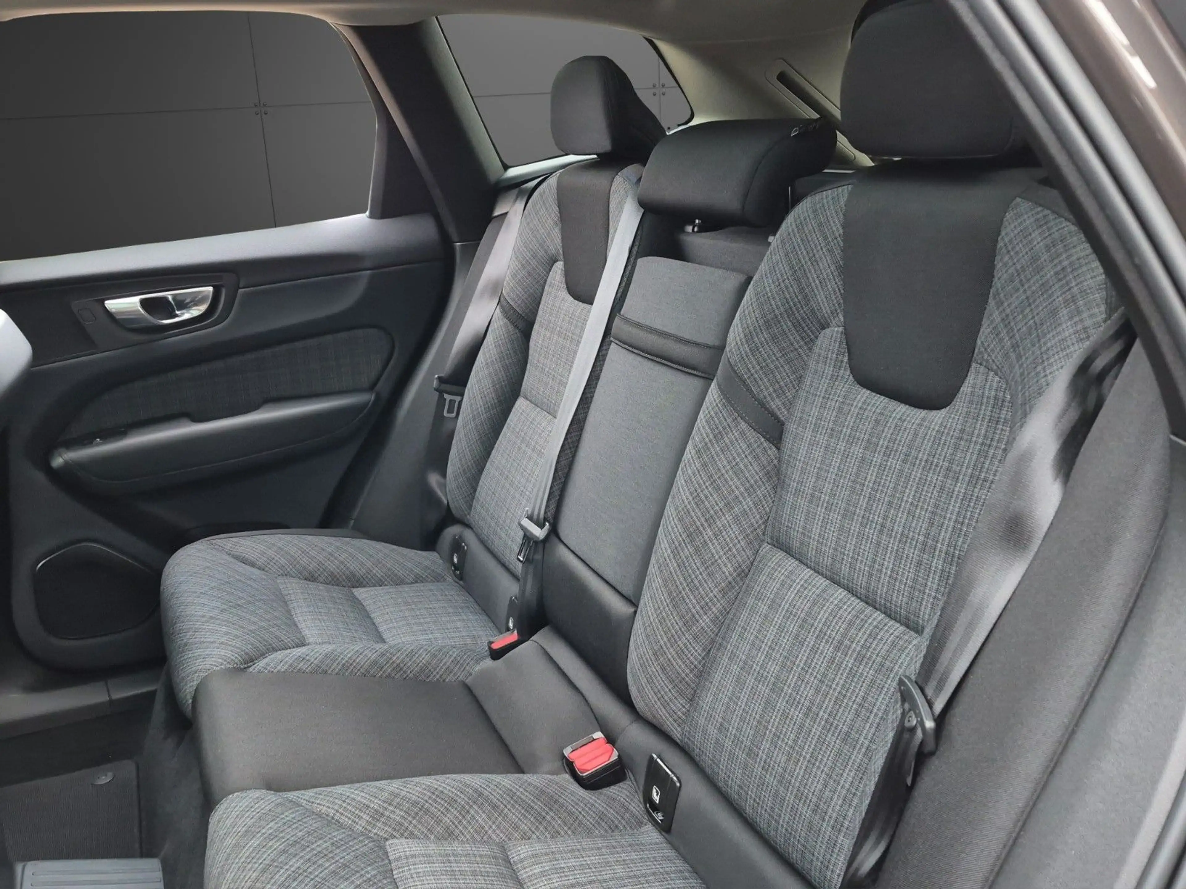 Volvo XC60 Inscription Expression Recharge Plug-In Hyb — photo 11