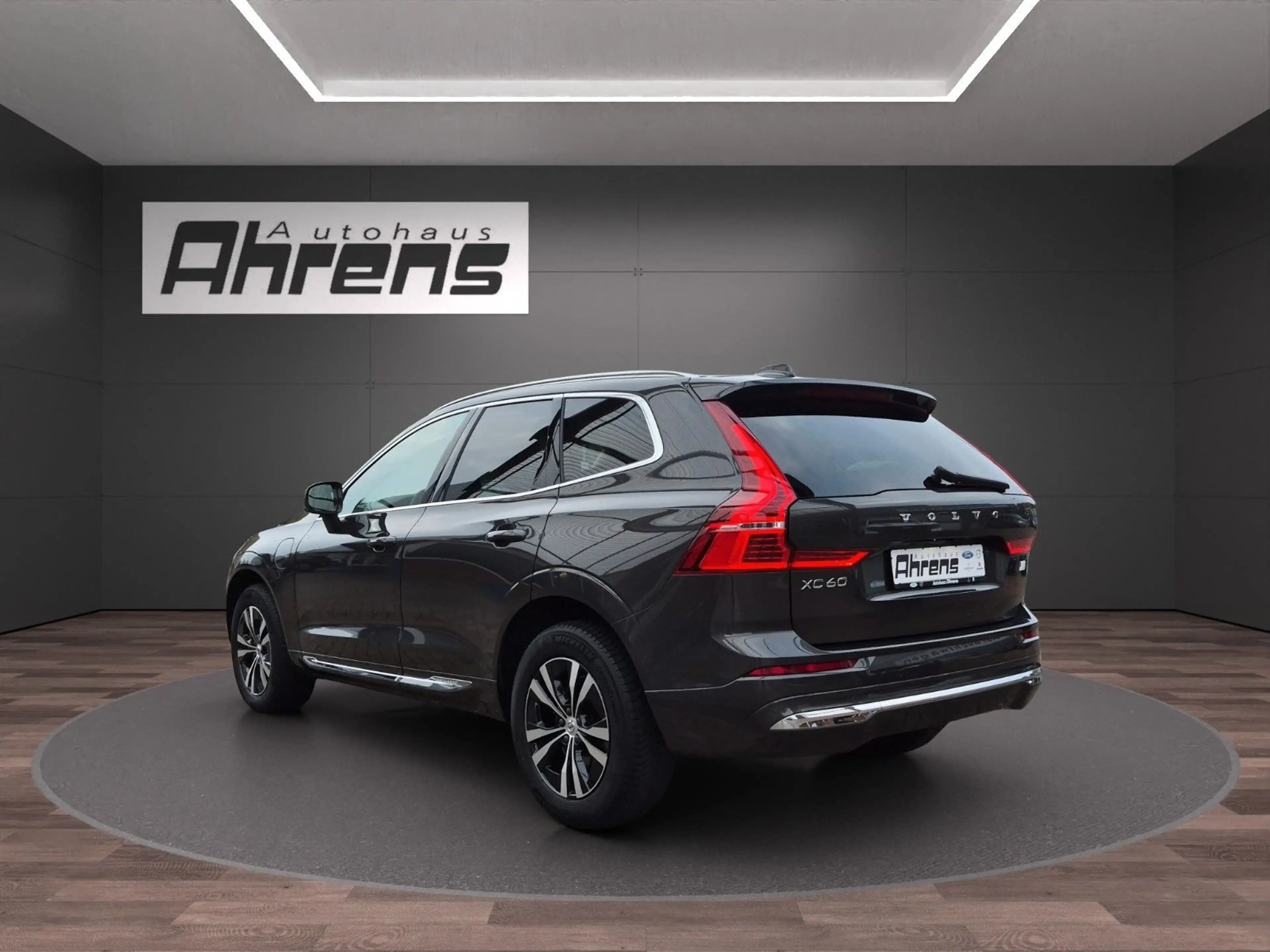 Volvo XC60 Inscription Expression Recharge Plug-In Hyb — photo 3