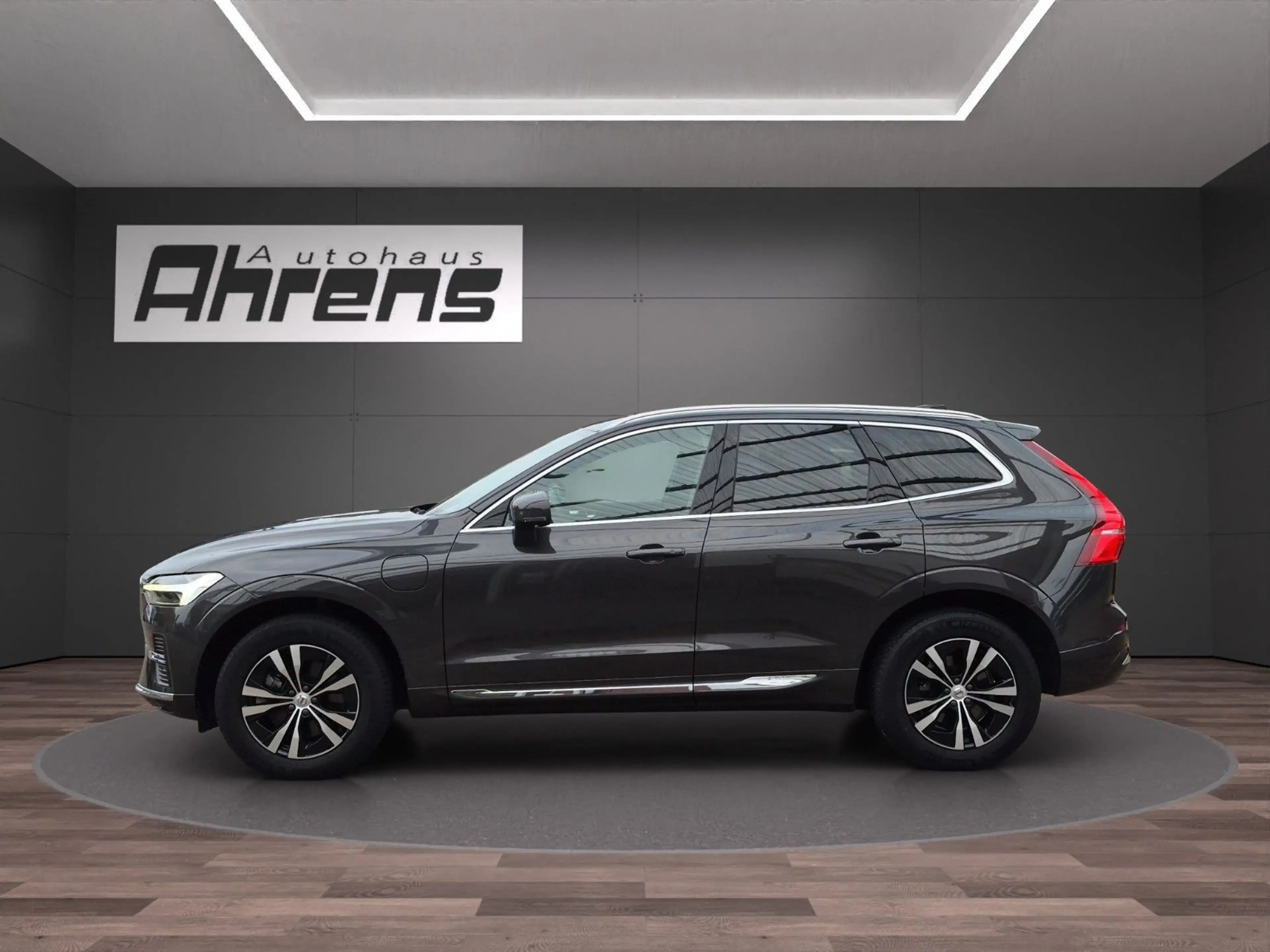 Volvo XC60 Inscription Expression Recharge Plug-In Hyb — photo 2
