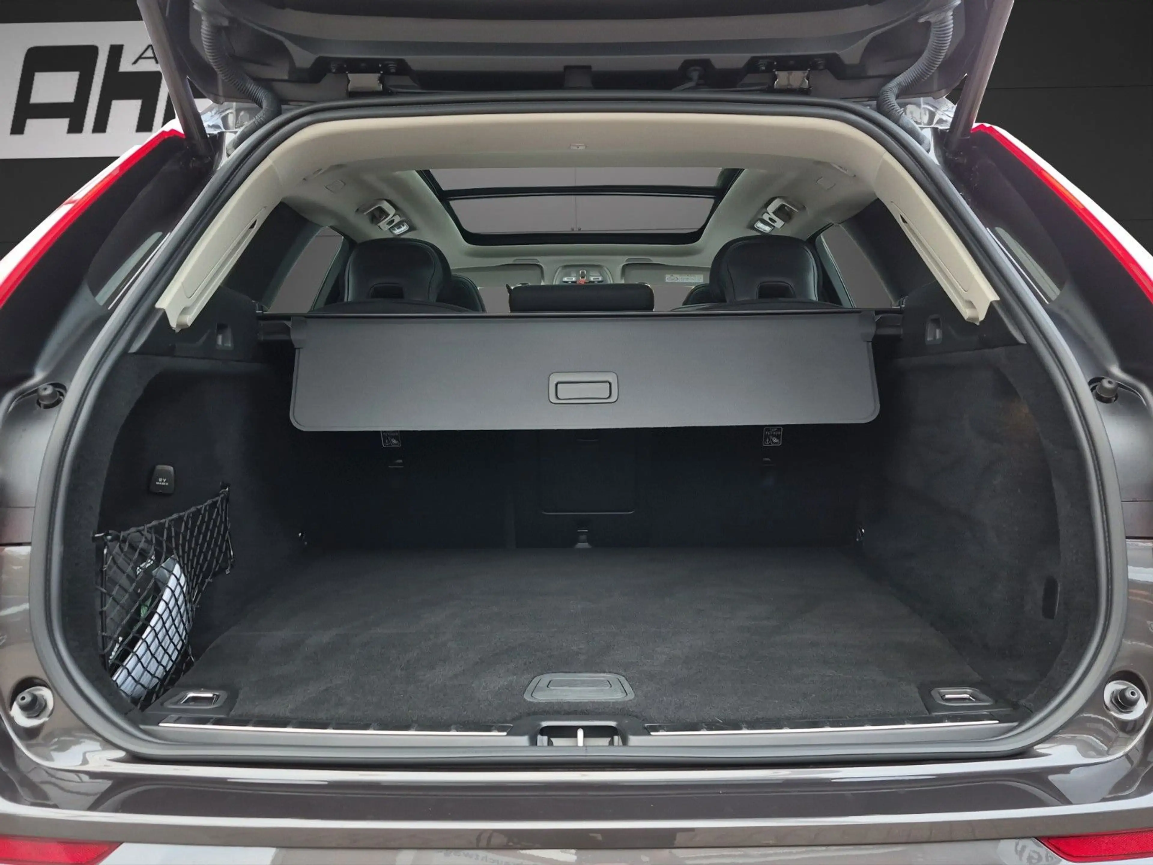 Volvo XC60 Inscription Expression Recharge Plug-In Hyb — photo 14