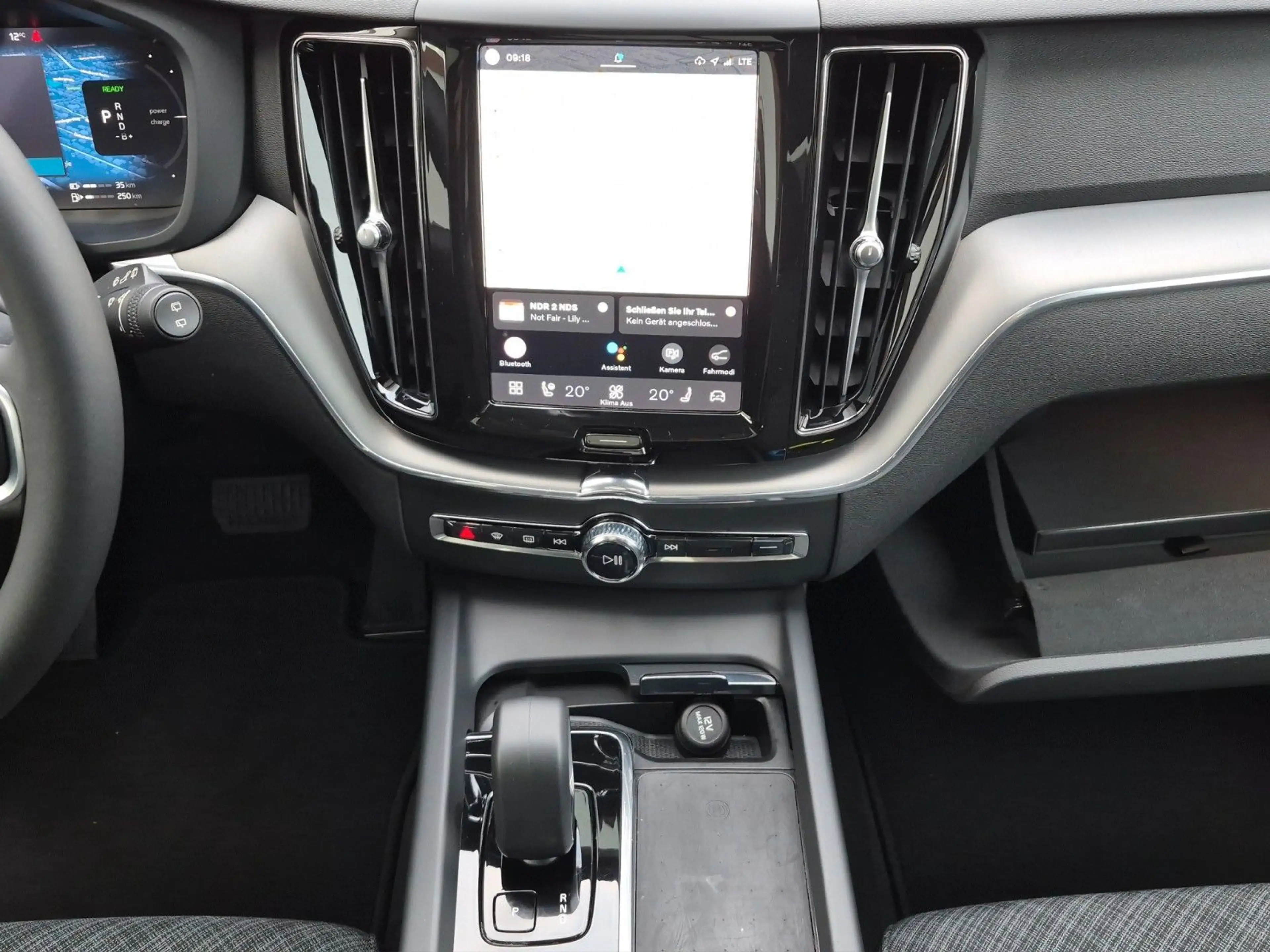 Volvo XC60 Inscription Expression Recharge Plug-In Hyb — photo 13