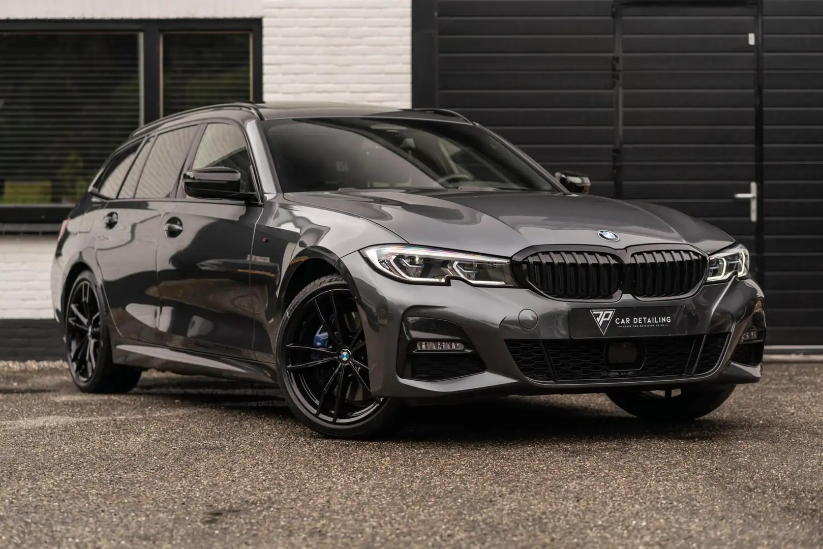 BMW 330 3-serie Touring 330e xDrive M SPORT PANO LASER Grijs - 2
